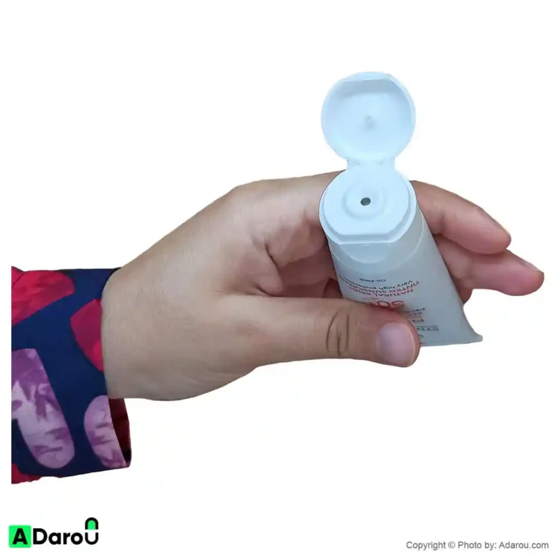 ضد آفتاب رنگی بژ طبیعی SPF50 حجم 40 میلی لیتر فتو 3 سین بیو نیم